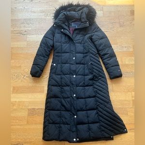 Mid length winter jacket that is lightly worn and in great condition.